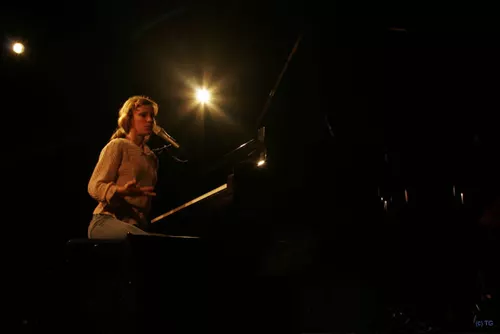 Emily Loizeau 5