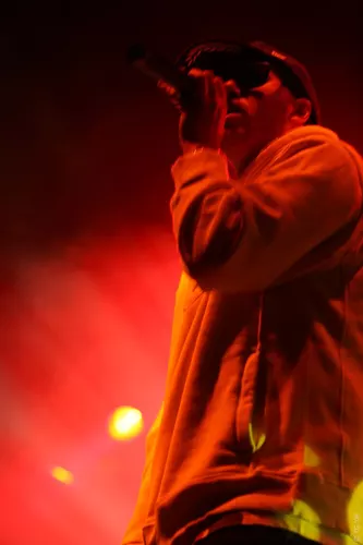 La Caution 040