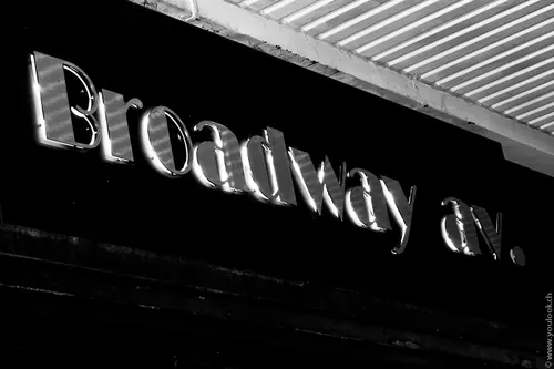 Broadway 085