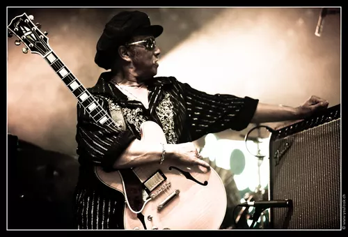 Earth, Wind and Fire Experience feat. Al McKay