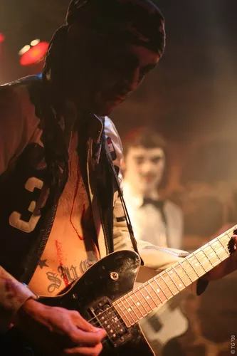 The Living Dead Boys 009