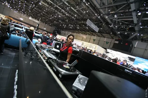 Hôtesse - DJ - Mini (5)